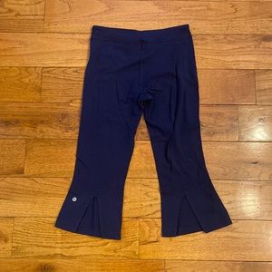 Navy lululemon yoga capris